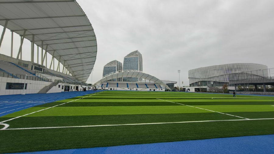 升级后的衢州市第三中学田径场一角 （曾庆华 摄）