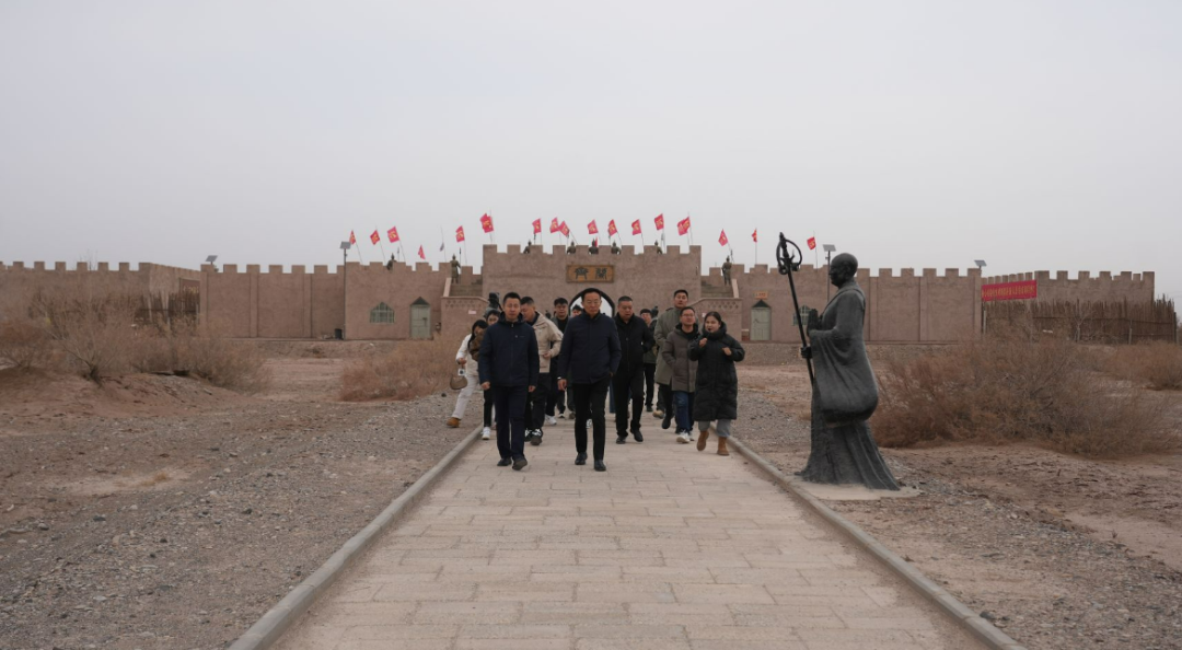 考察团走访了齐兰古城(高依然 摄)