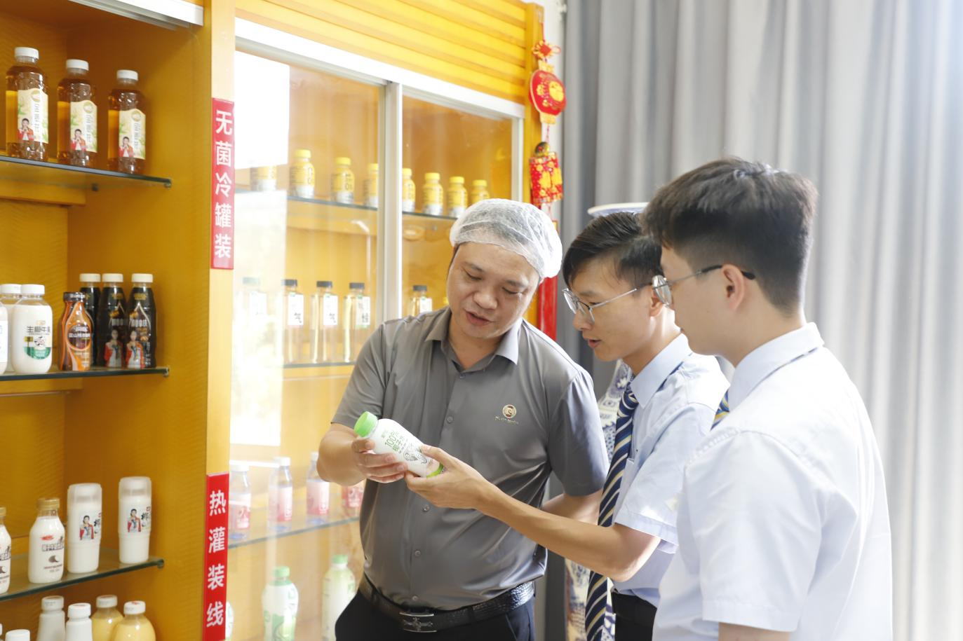 邮储银行中山市分行信贷客户经理贷前贷后深入走访企业 (李屹轩 摄) 配图2