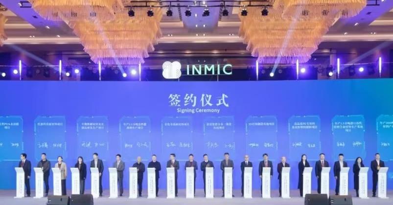 现场举行签约仪式(吴昊 摄)