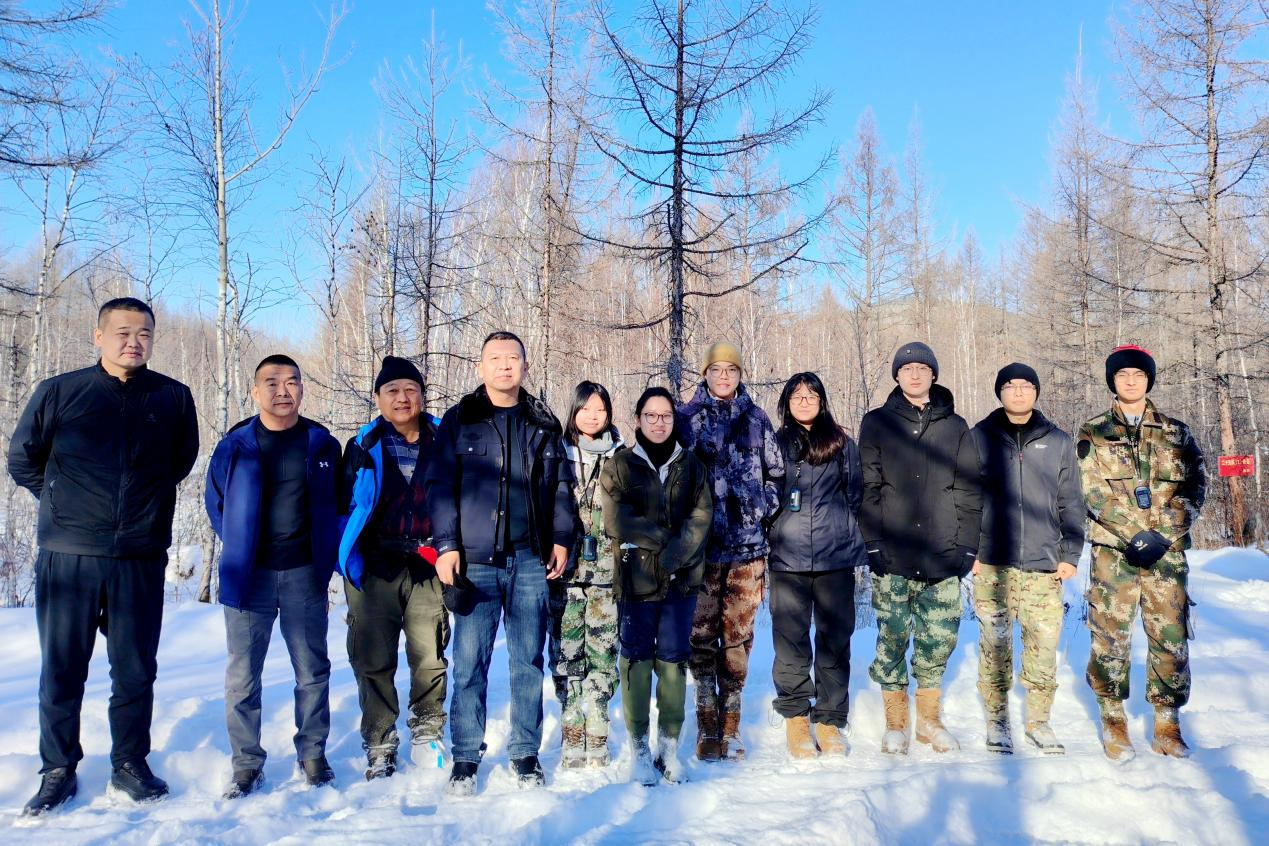 塔河林业局工作人员与国家林草局猫科动物研究中心团队(段明琦 摄)