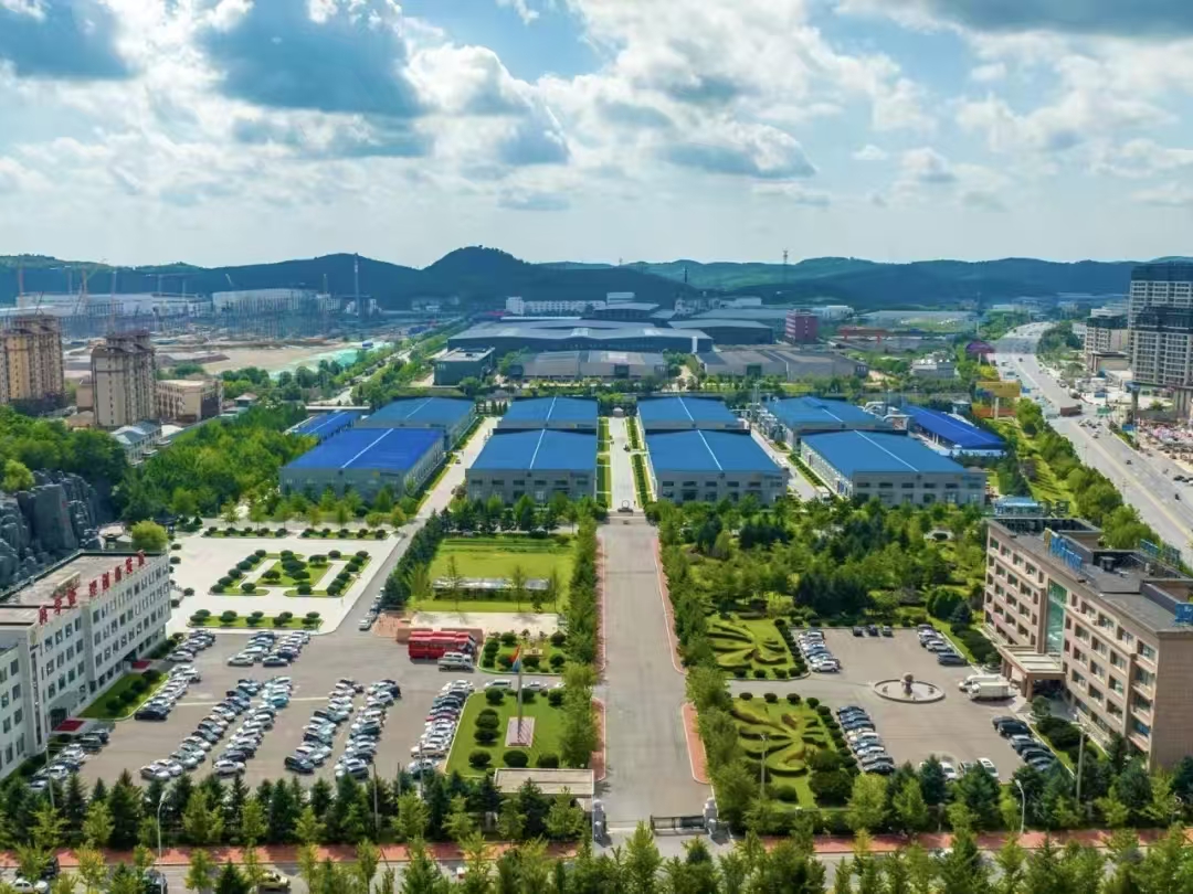 瓦房店轴承企业(邓钦予 摄)