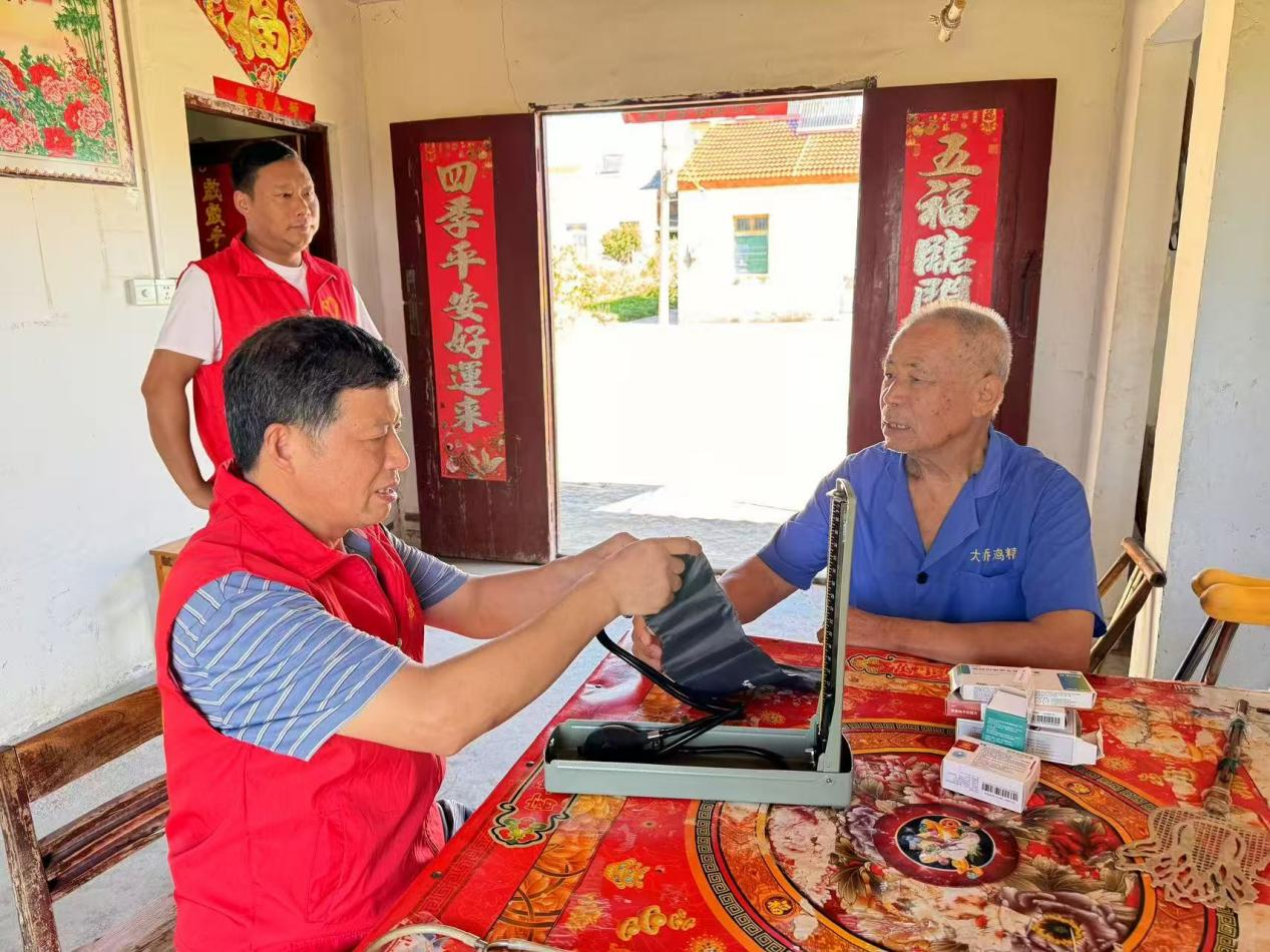 服务现场(潘中宝 摄)