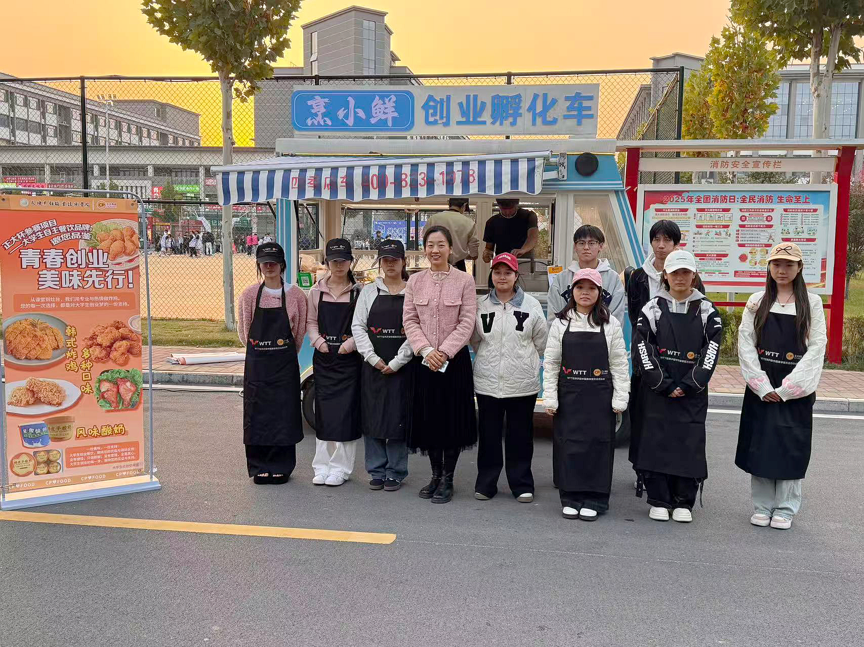 长垣烹饪职业技术学院学生创业摊位(赵东方 摄)