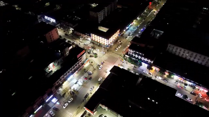 视频 | 路灯维修暖民心 点亮民生幸福路
                                                        