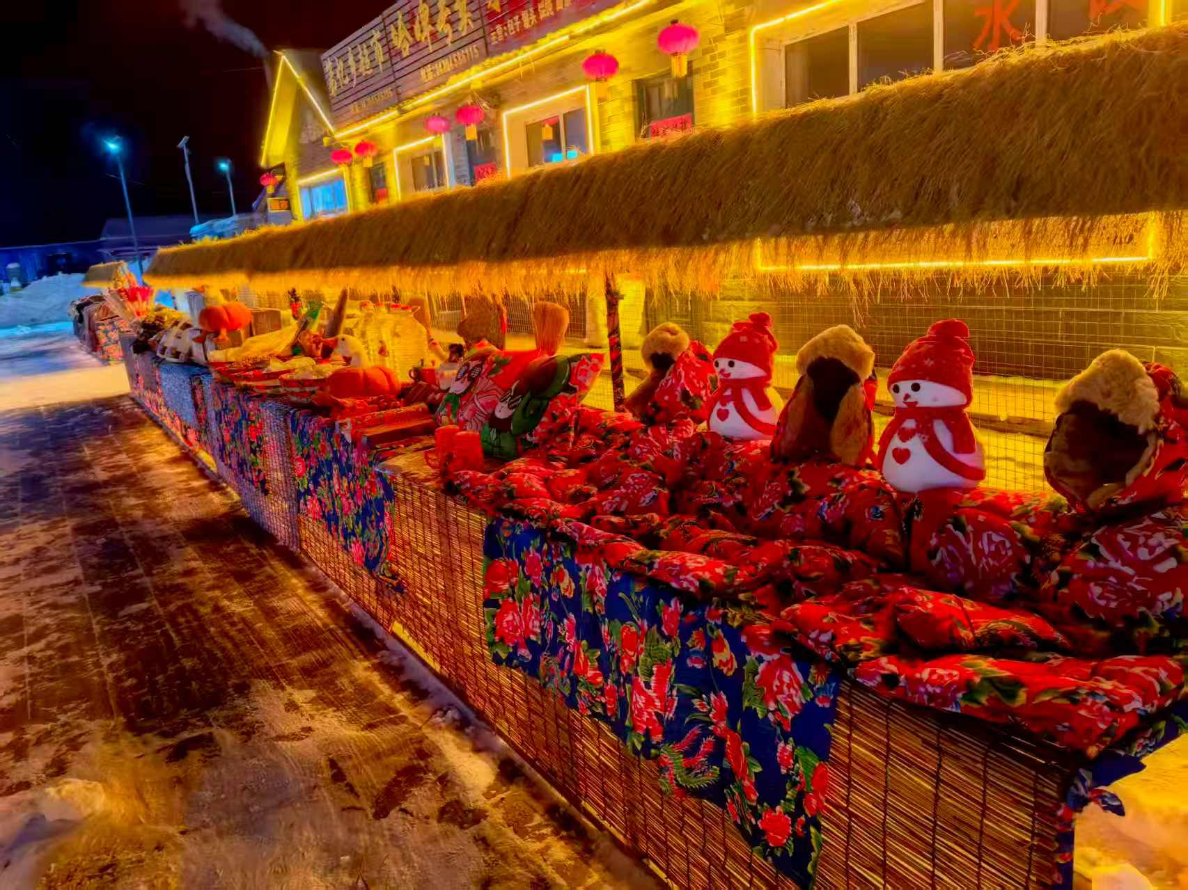 2024大平台雾凇集市夜景(咸海萍 摄)