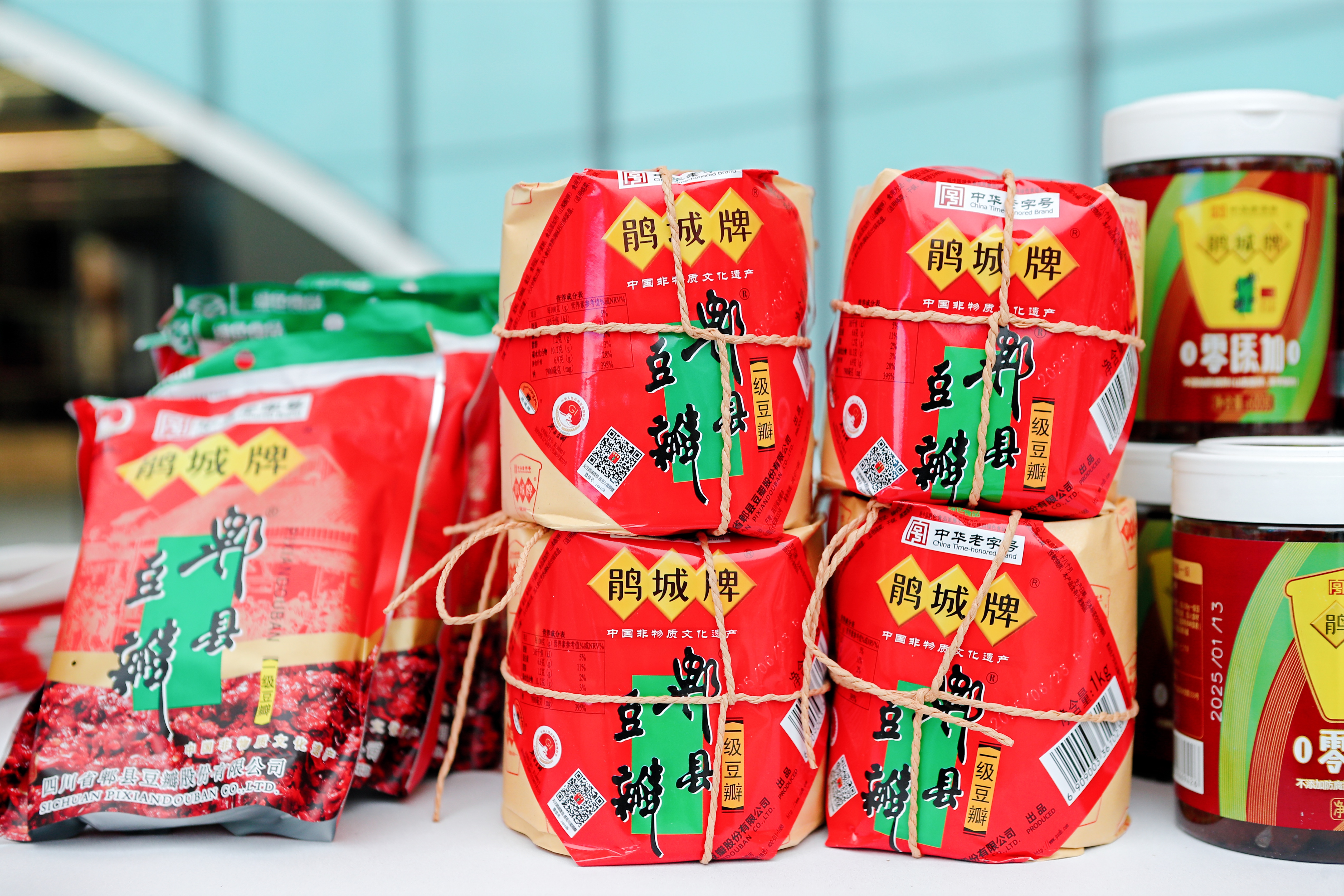 “川字号”优质农产品郫县豆瓣(戚原 摄)