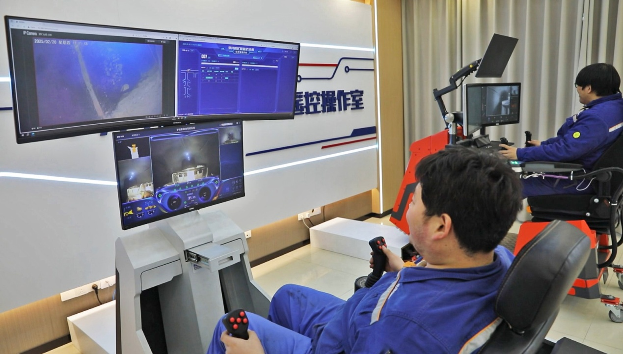 马钢罗河矿远程操控铲车平台(钱良好 摄)