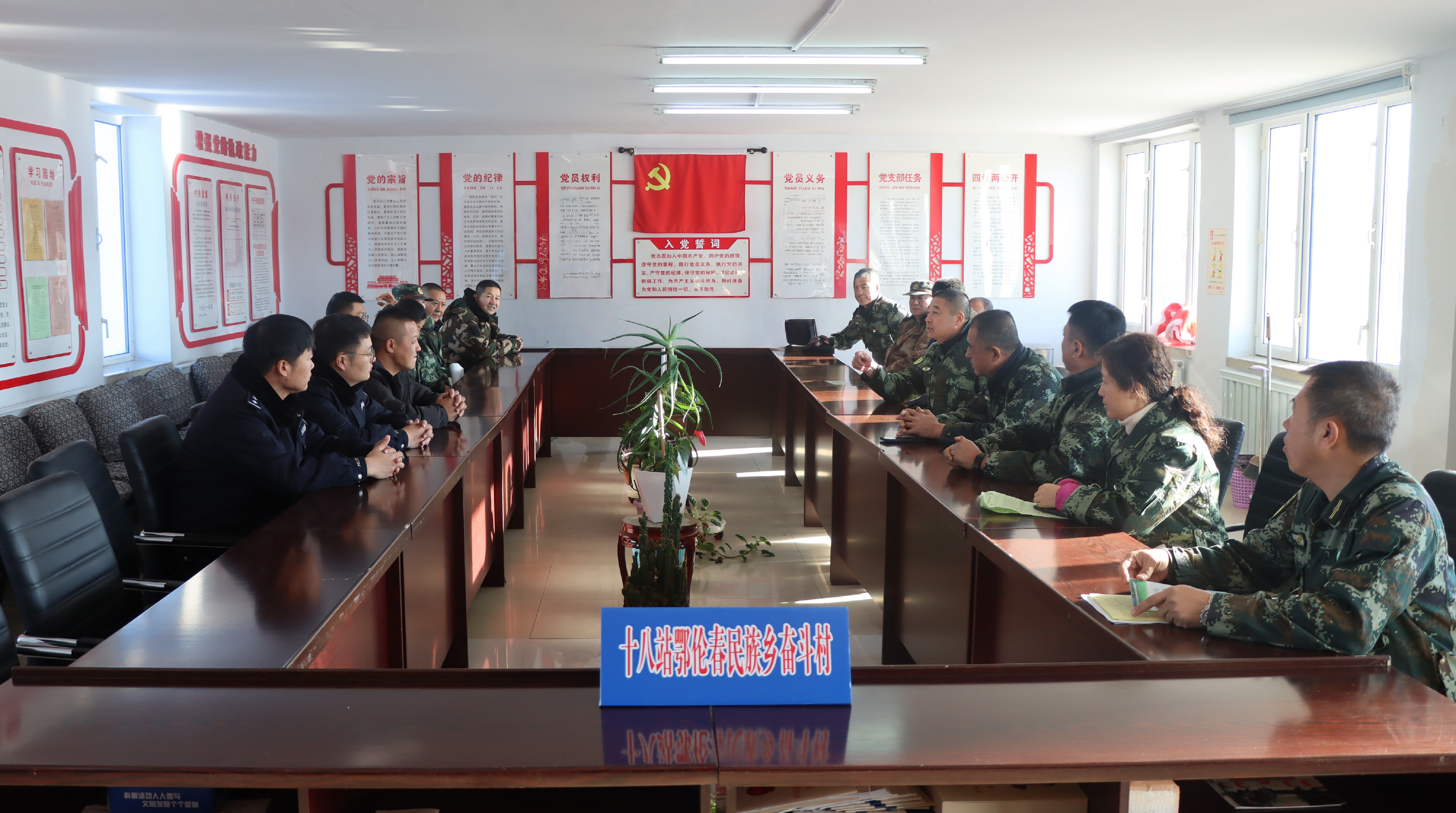 十八站林业局联合驻地派出所,深入村屯开展野生动物保护专项行动。(王志程 摄)