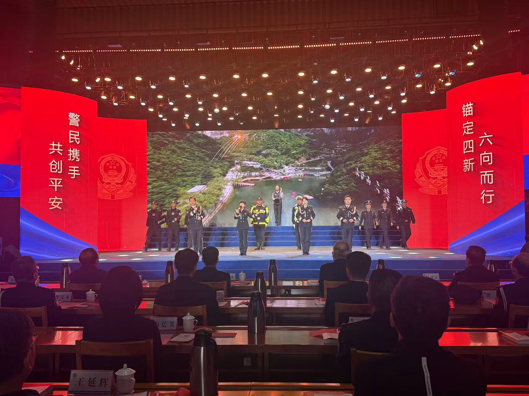 “向人民报告”主题活动展现山西公安新风貌(席兆平 摄)