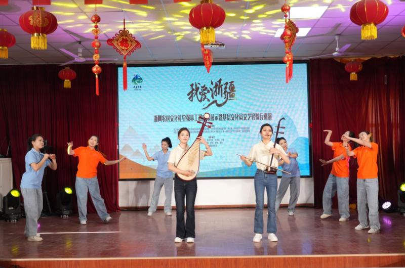 越剧选段(艾热提·加沙热提 摄)