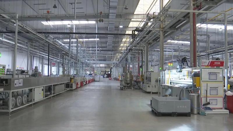 企业生产一景(肖馨雨 摄)