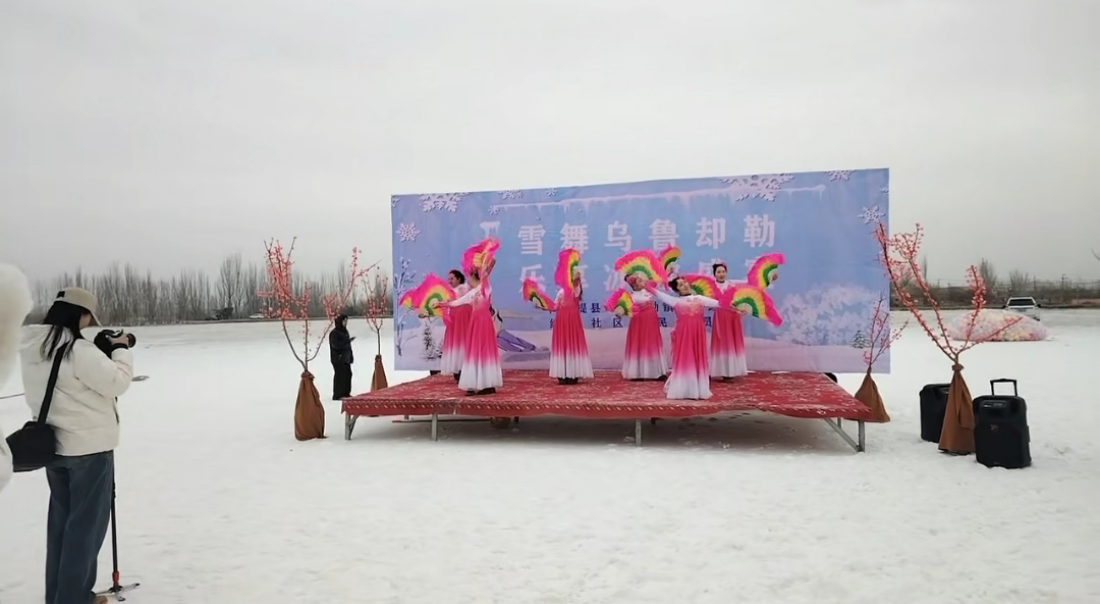 冰雪活动现场(娜迪热·阿不都热哈曼 摄)