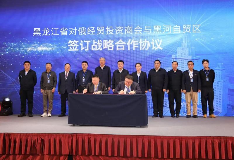 签订战略合作协议(耿文萃 摄)