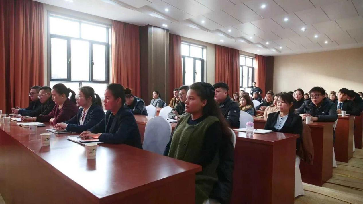 1月22日,沙雅县举办2026年文旅行业“大练兵、大比武、大推宣”主题活动暨旅游行业从业人员能力提升专项培训开班仪式。(王水江 摄)