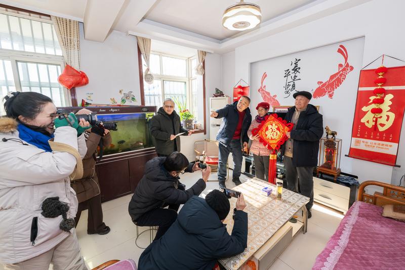 镜头下的团圆瞬间(杨国庆 摄)