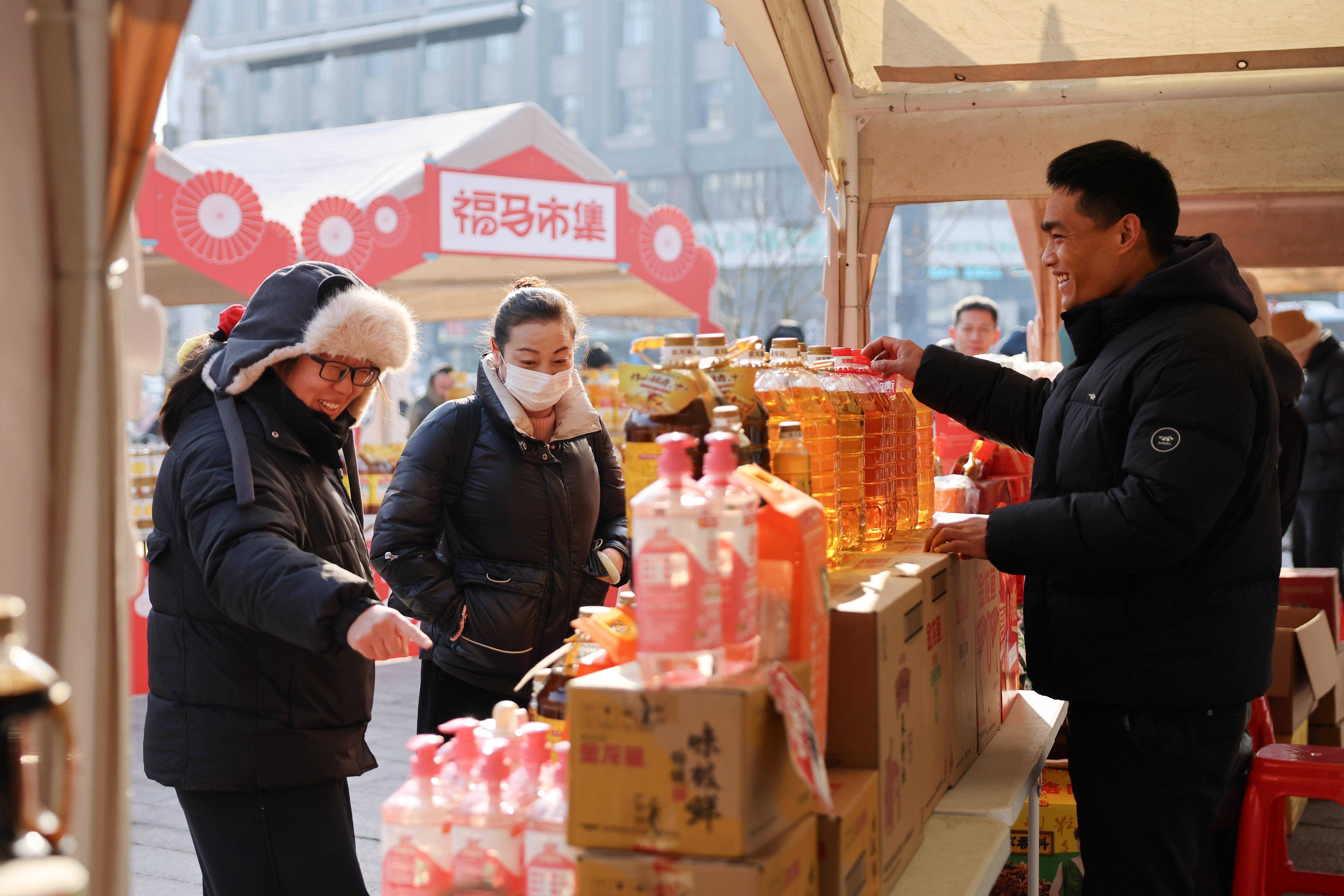 江苏徐州“剪子股年货大集”温暖开市(高刚 摄)