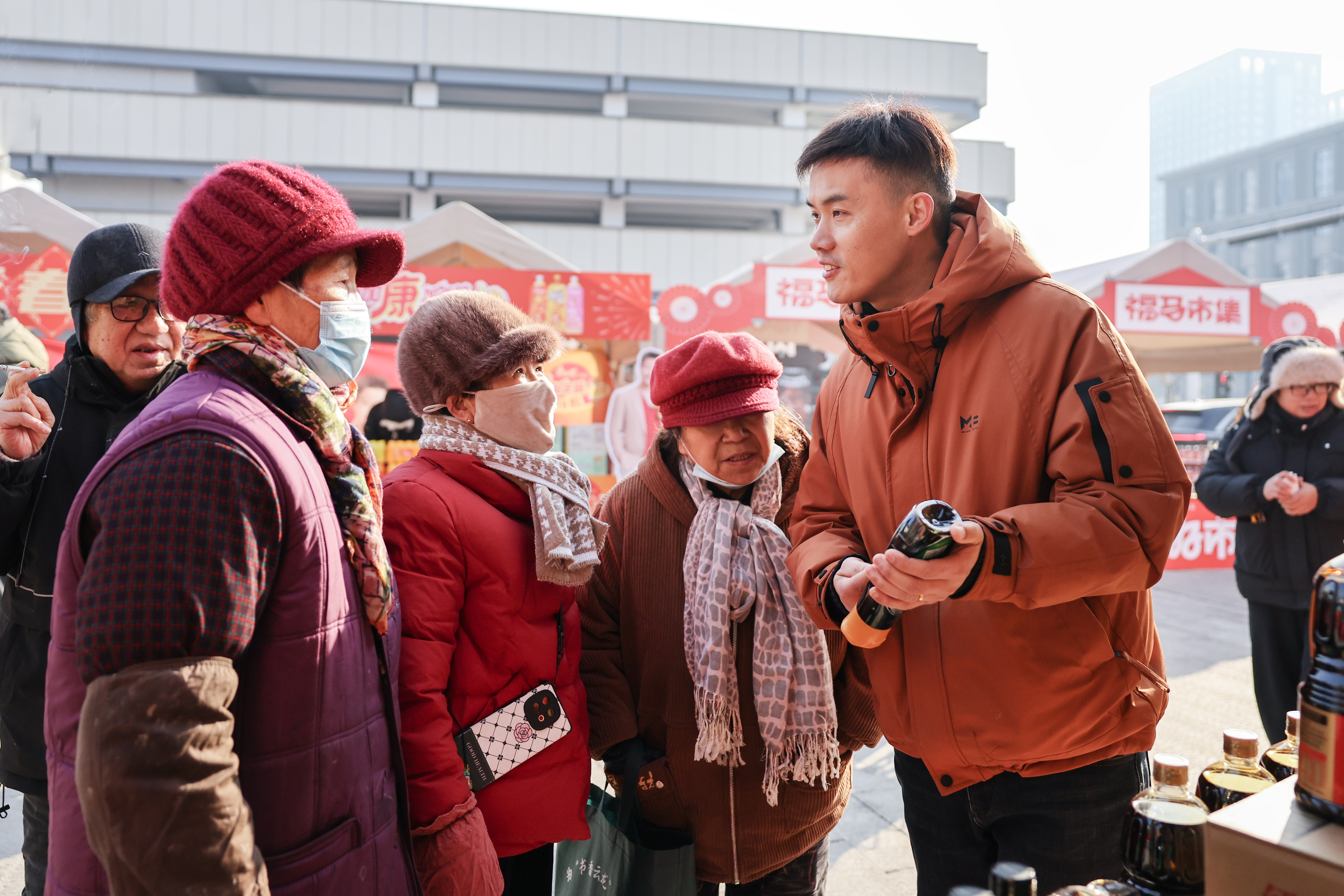 江苏徐州“剪子股年货大集”温暖开市(高刚 摄)