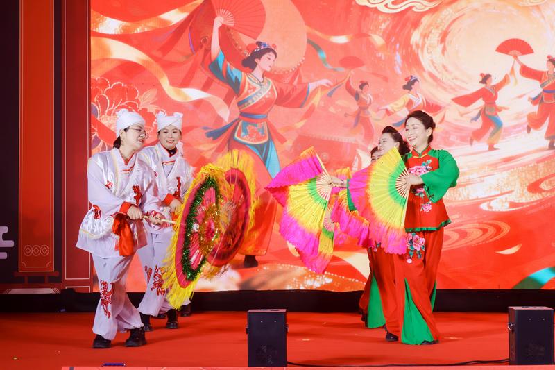 文艺演出(张阳 摄)