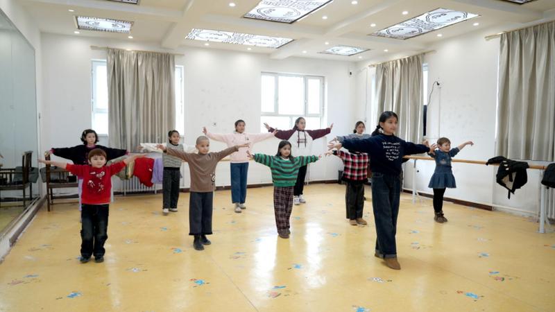 寒假少儿兴趣班正式开课(艾克拜尔 摄)