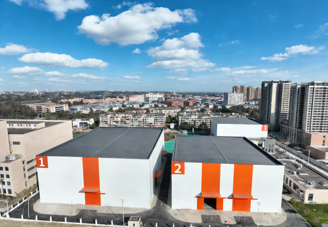 成都影视城高科技摄影棚一期工地(何曼青 摄)