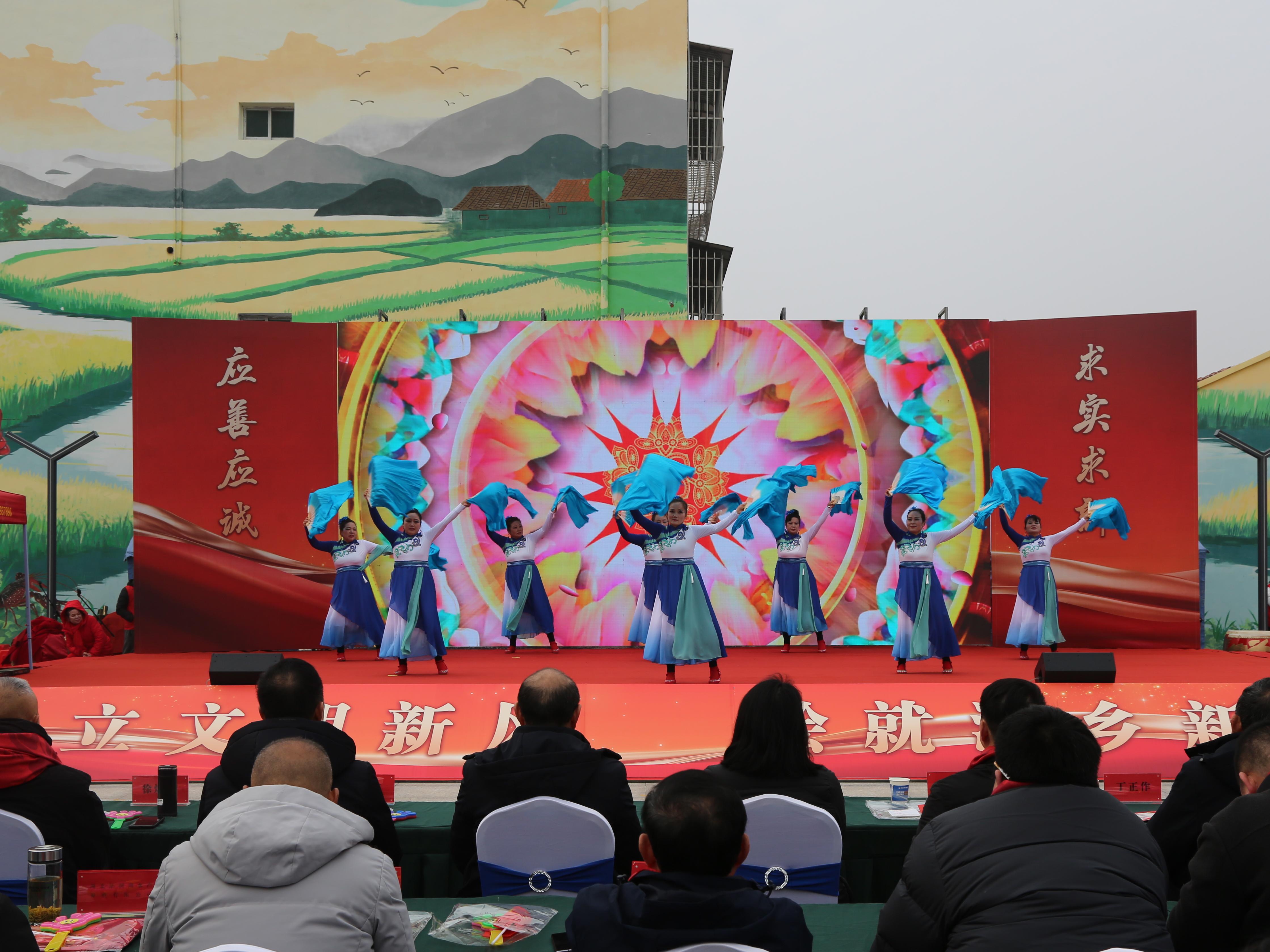 精彩文艺演出现场(孙缙 摄)