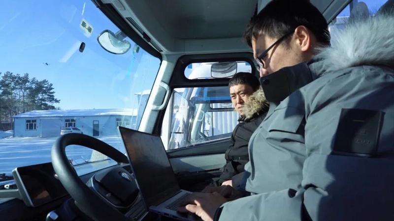 试车工作场景(纪艾彤 摄)