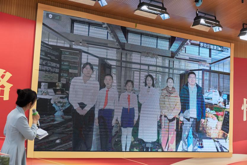 会场连线“嘢好·会客空间”(方慧芳 摄)