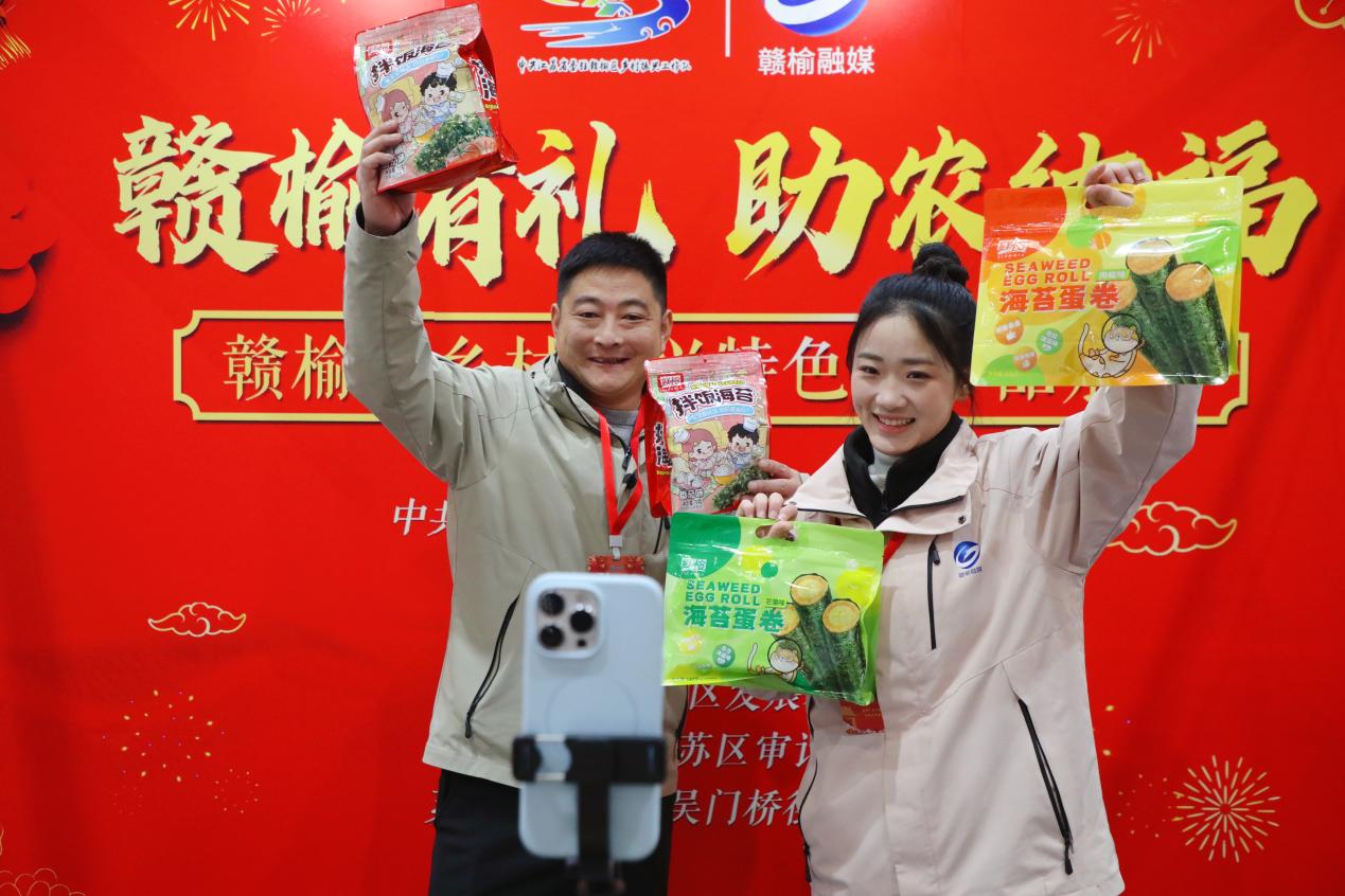 年货节上的“直播间”(张南宁 摄)