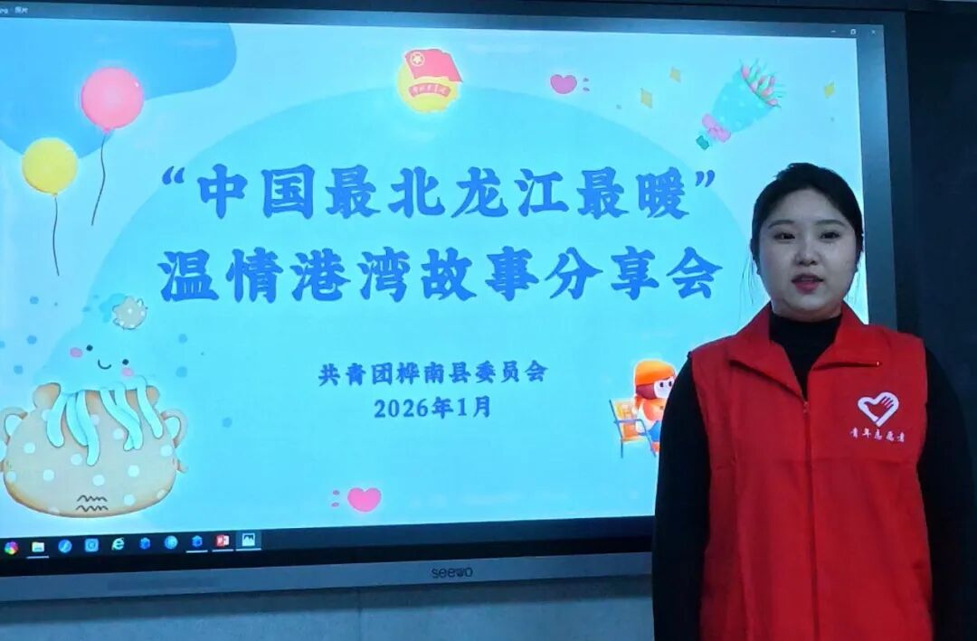 志愿者与返乡大学生分享现场(张巍 摄)