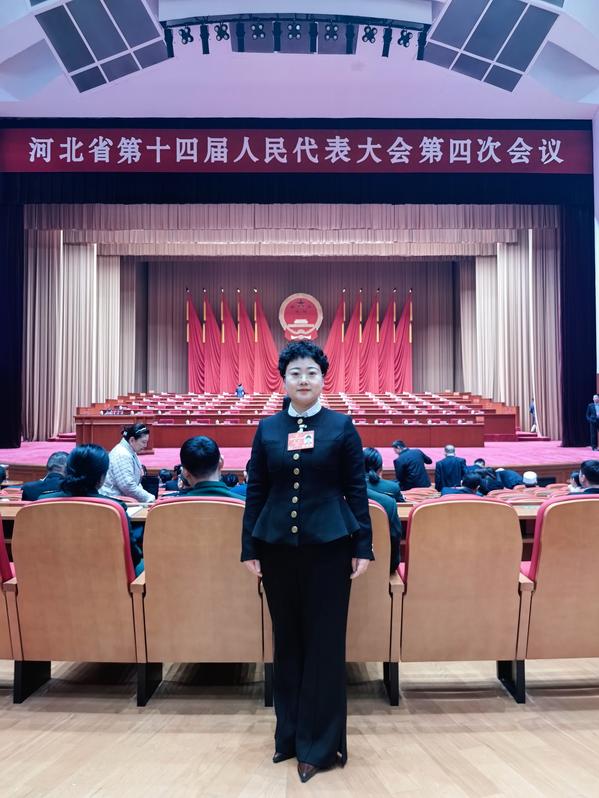 河北省人大代表、中粮华夏长城葡萄酒有限公司高级工程师庞建(李杰 摄)