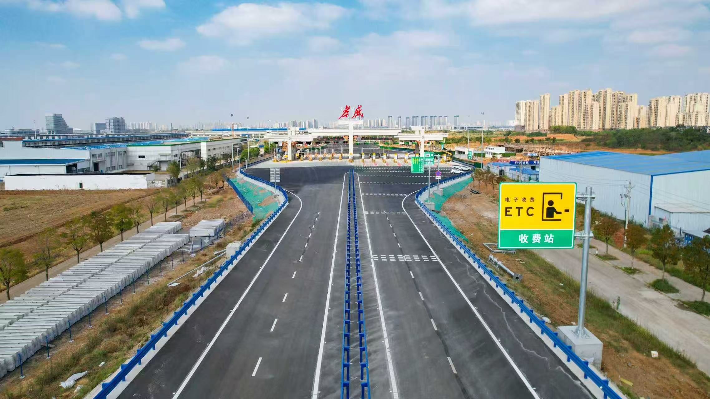 京港澳高速公路新孝感互通(肖萱 摄)