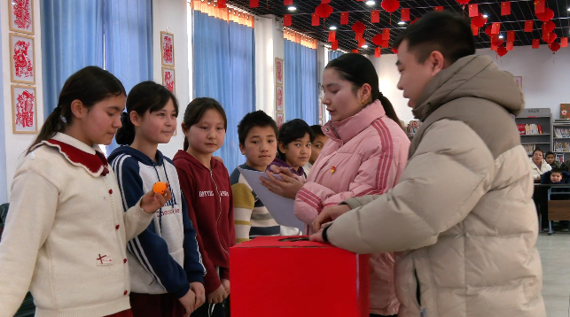 亲子趣味游戏活动(高娇娇 摄)