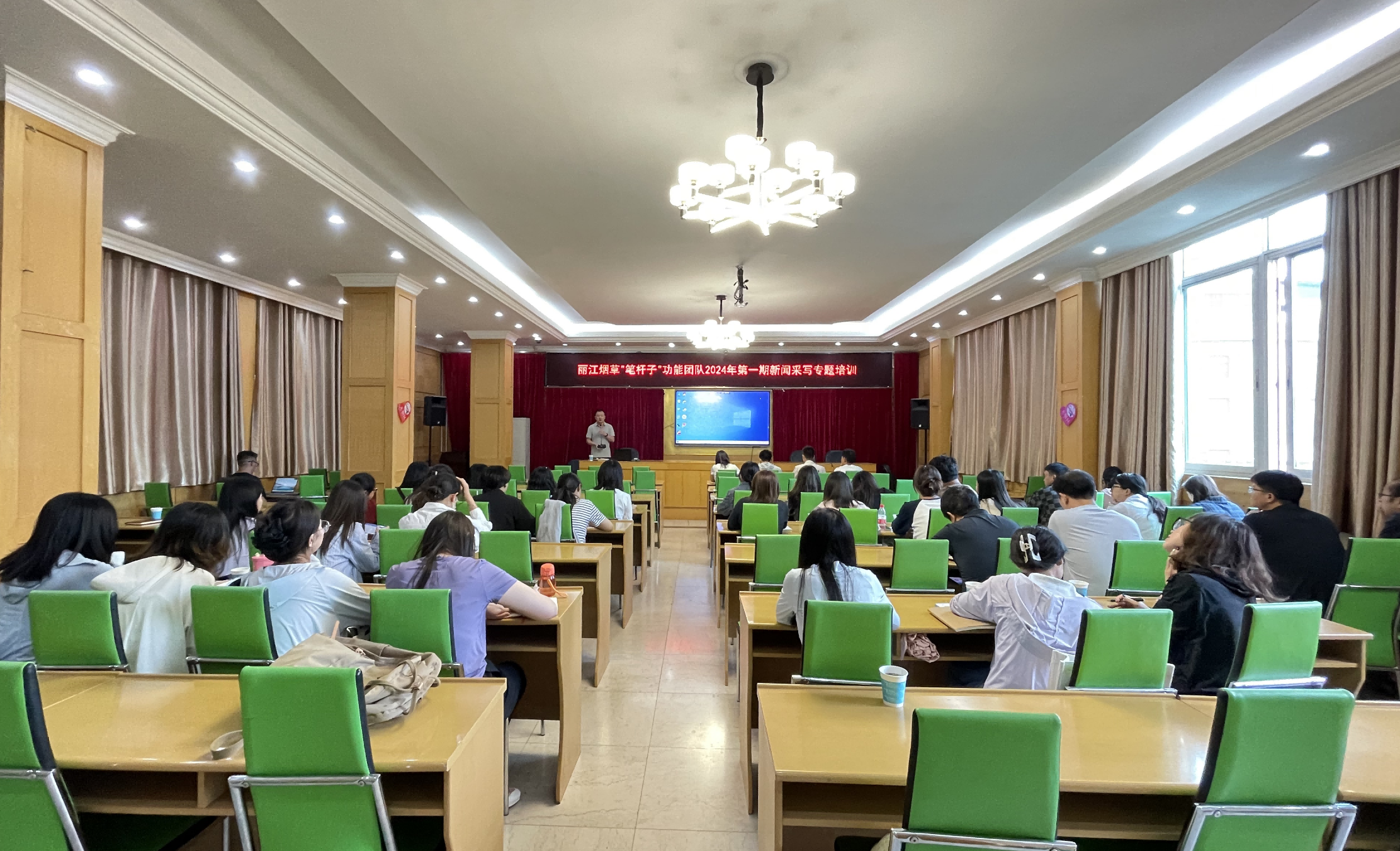 “笔杆子”团队开展新闻采写专题培训 (罗钰香 摄)