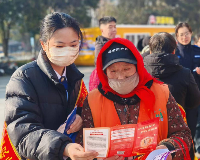 活动现场 (王若冰 摄)