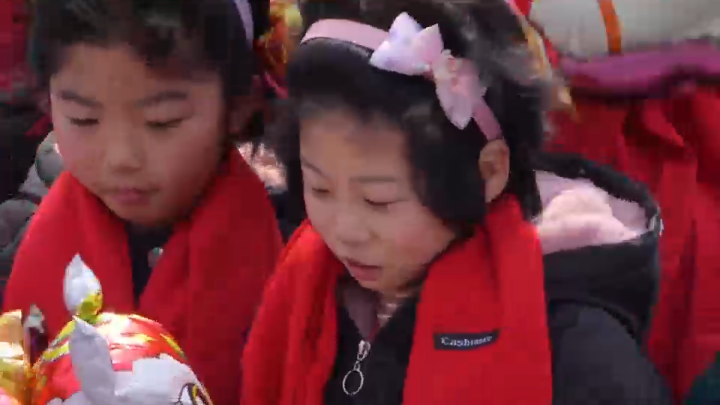 视频 | 全国文明村镇魏河村 同拍“全家福”  团圆过大年 欢腾舞龙狮 非遗庆四秩
                                                        