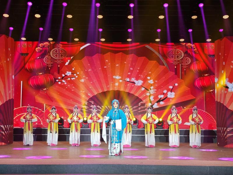 传统民俗节目《拜寿》(宣艳 摄)