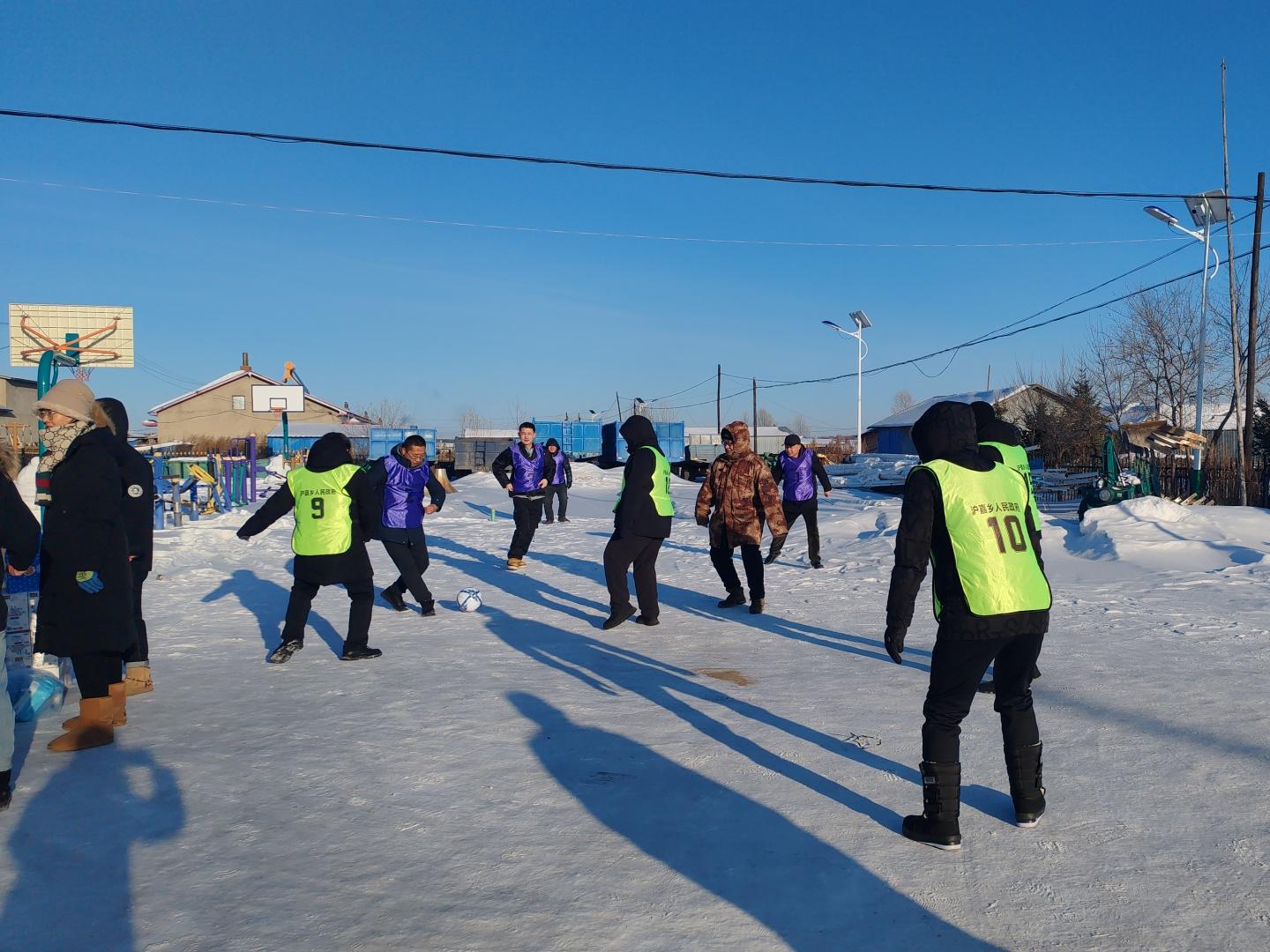 雪地足球(孙振强 摄)
