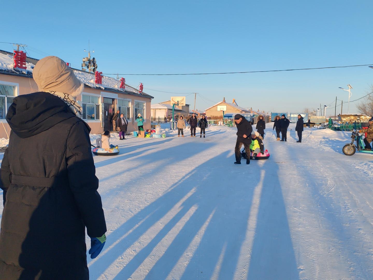 拉雪圈(孙振强 摄)