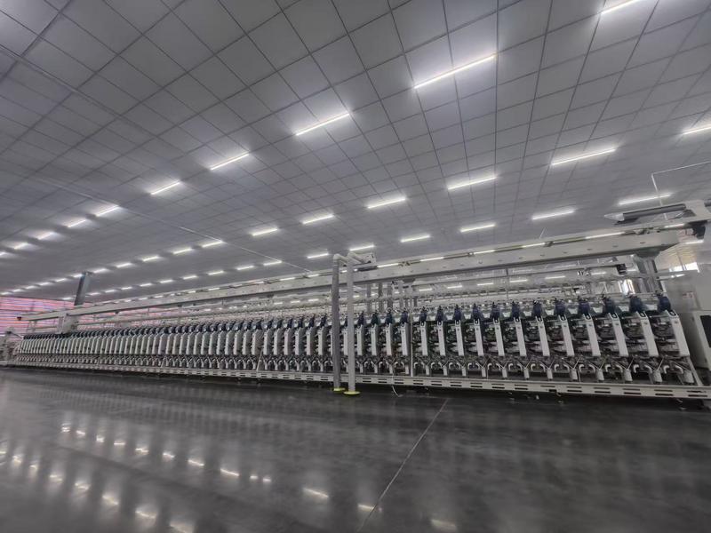 马口镇爱伊美线业数字化项目试生产(刘家 摄)