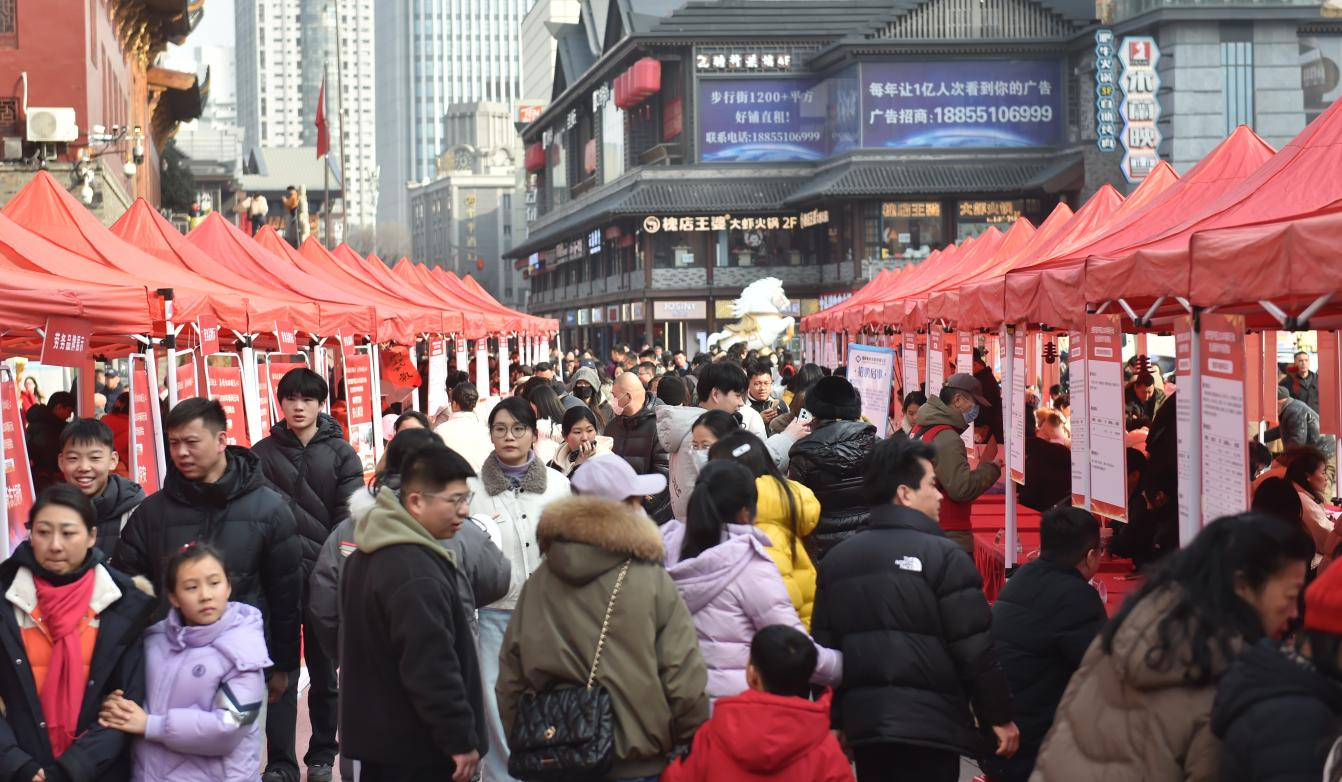 招聘会现场(葛传红 摄)