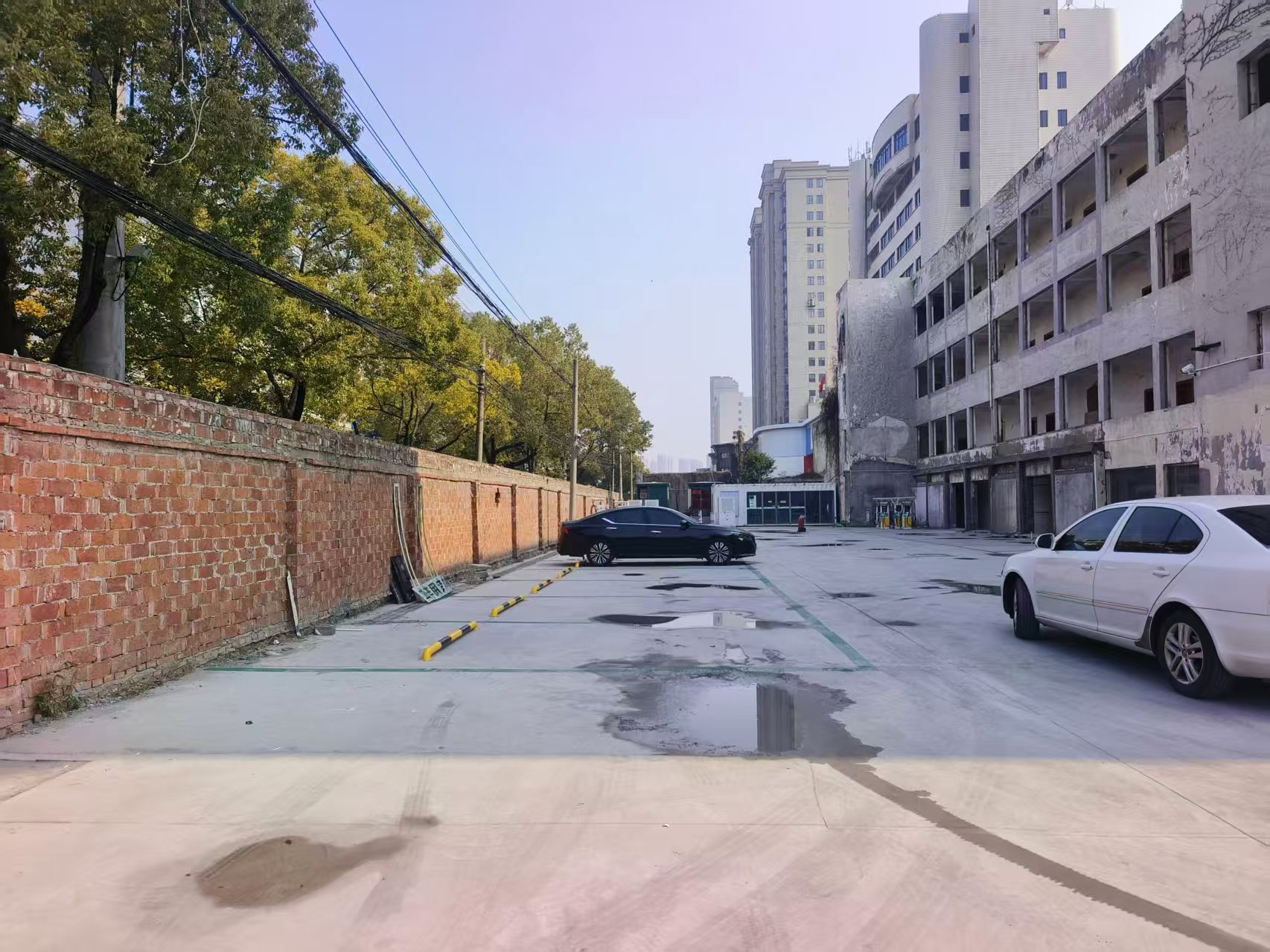 整改后停车场 (徐熙 摄)