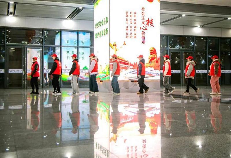 “合小西”志愿服务队大学生青年志愿者有序上岗(许丽丽 摄)