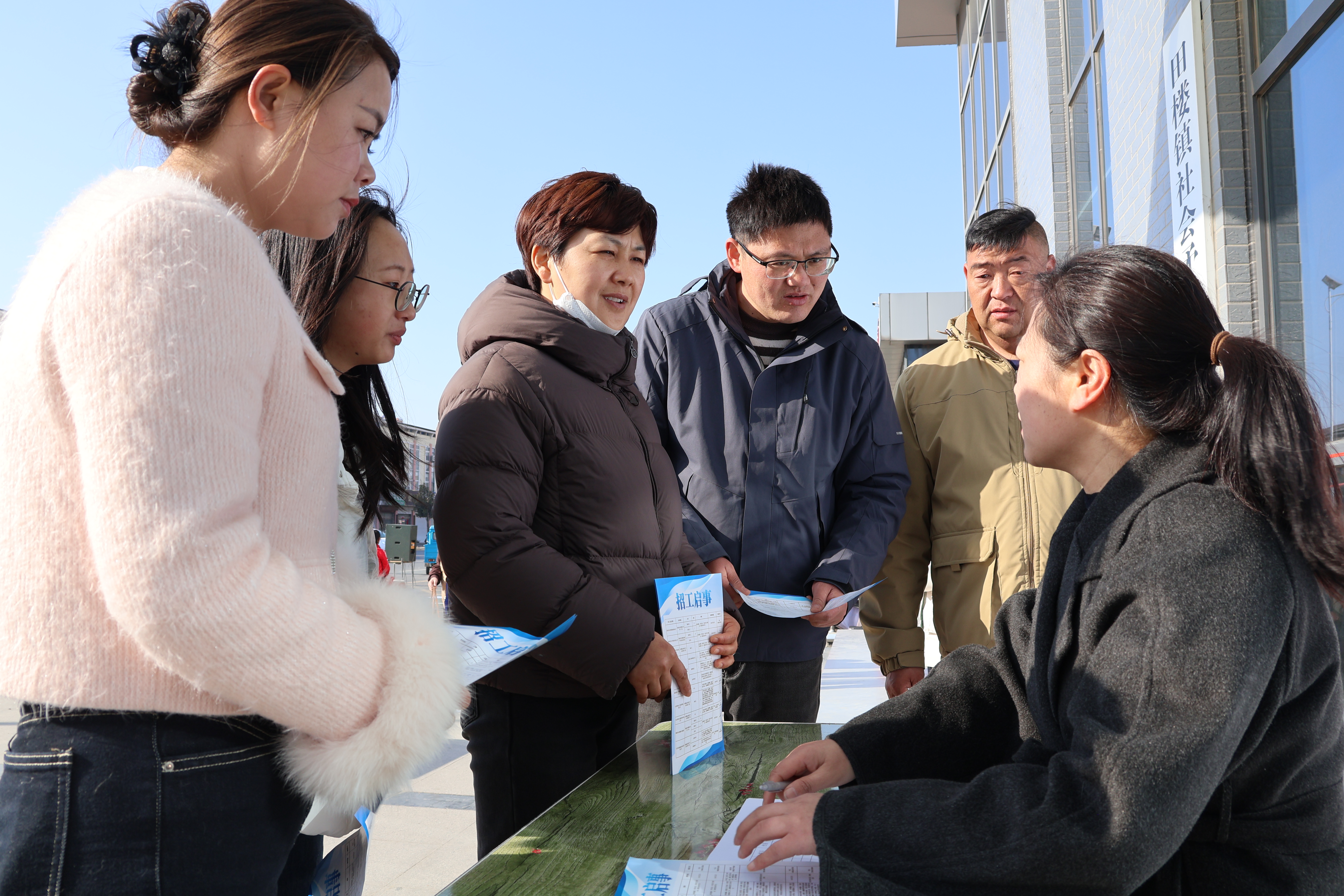 “骏腾新岁里 返乡赴新岗”新春返乡专场招聘会现场(王华 摄)