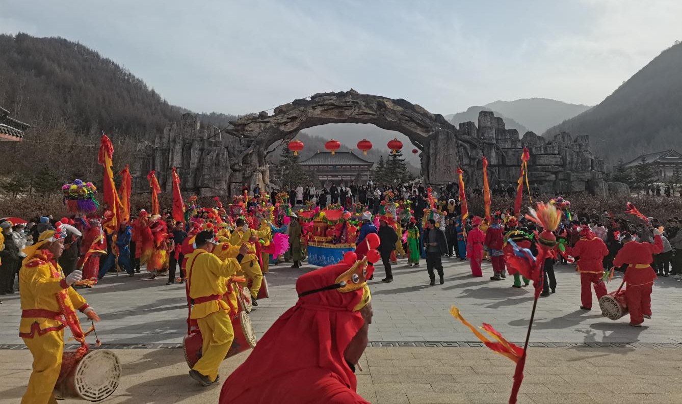 春节期间景区热闹非凡(马富平 摄)