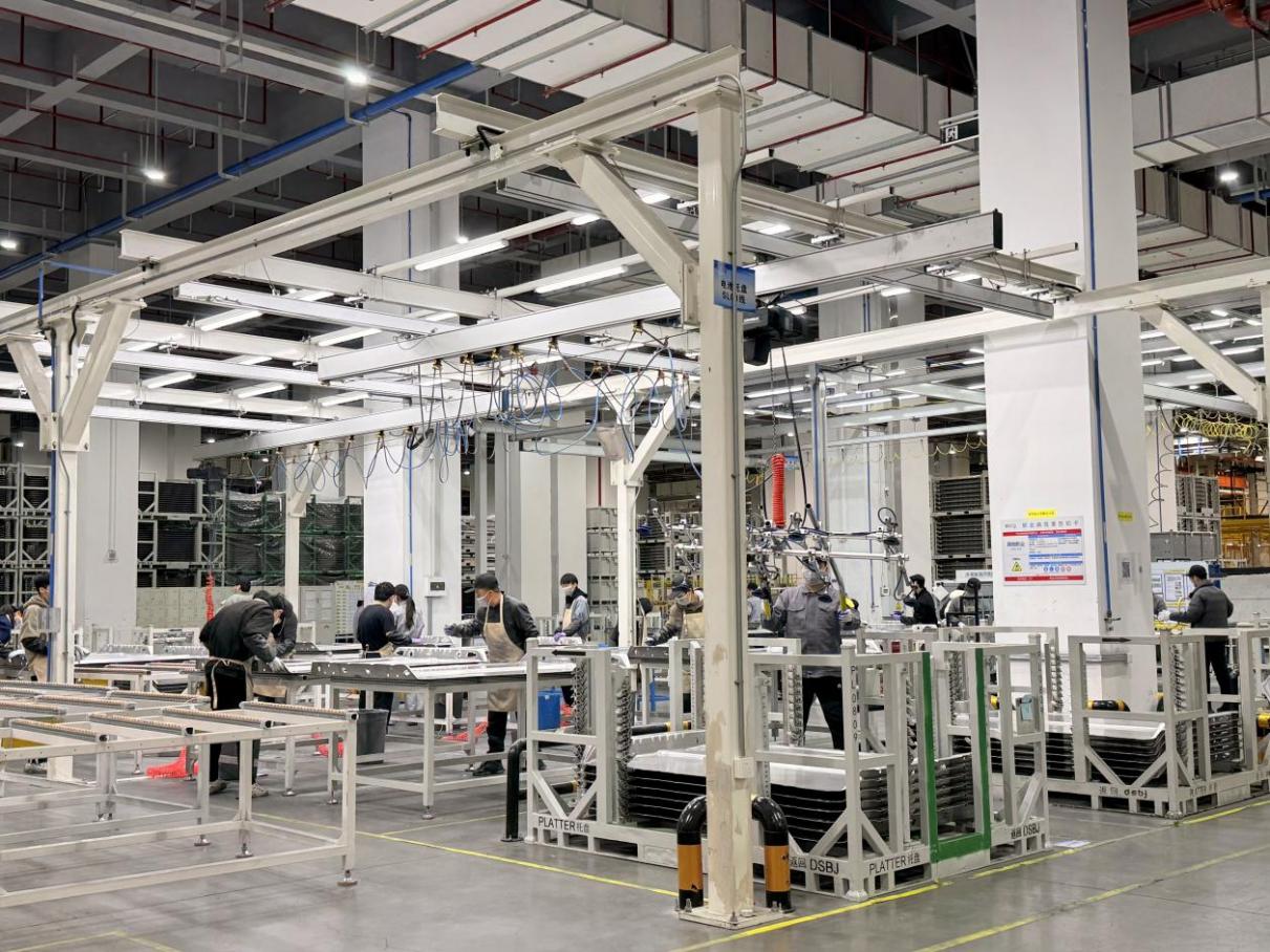 苏州东越新能源科技有限公司生产车间(陆淳 摄)