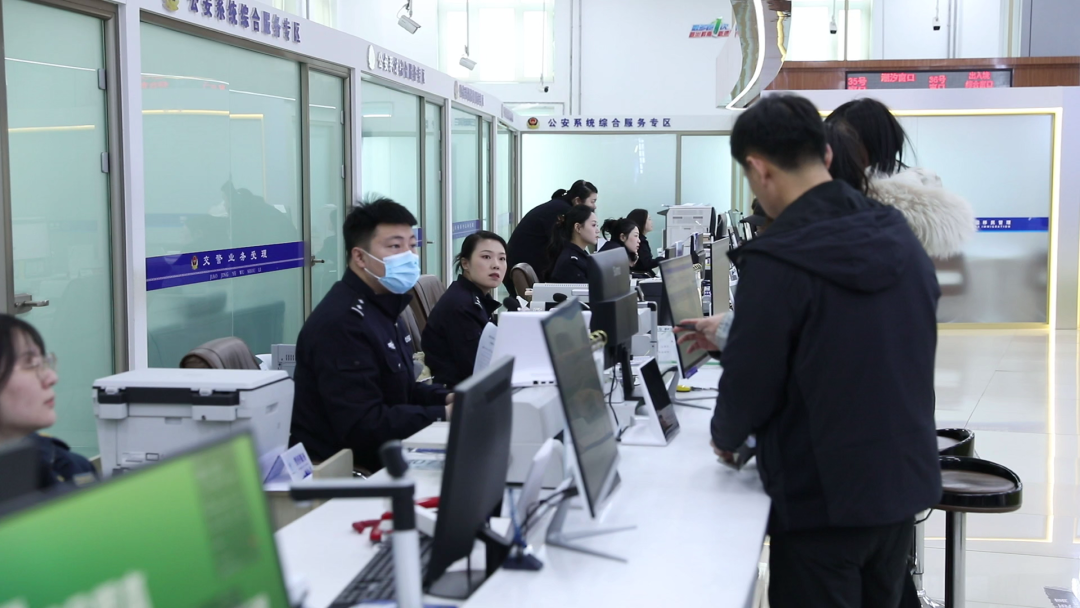 桦南县行政服务大厅(刘雨晴 摄)