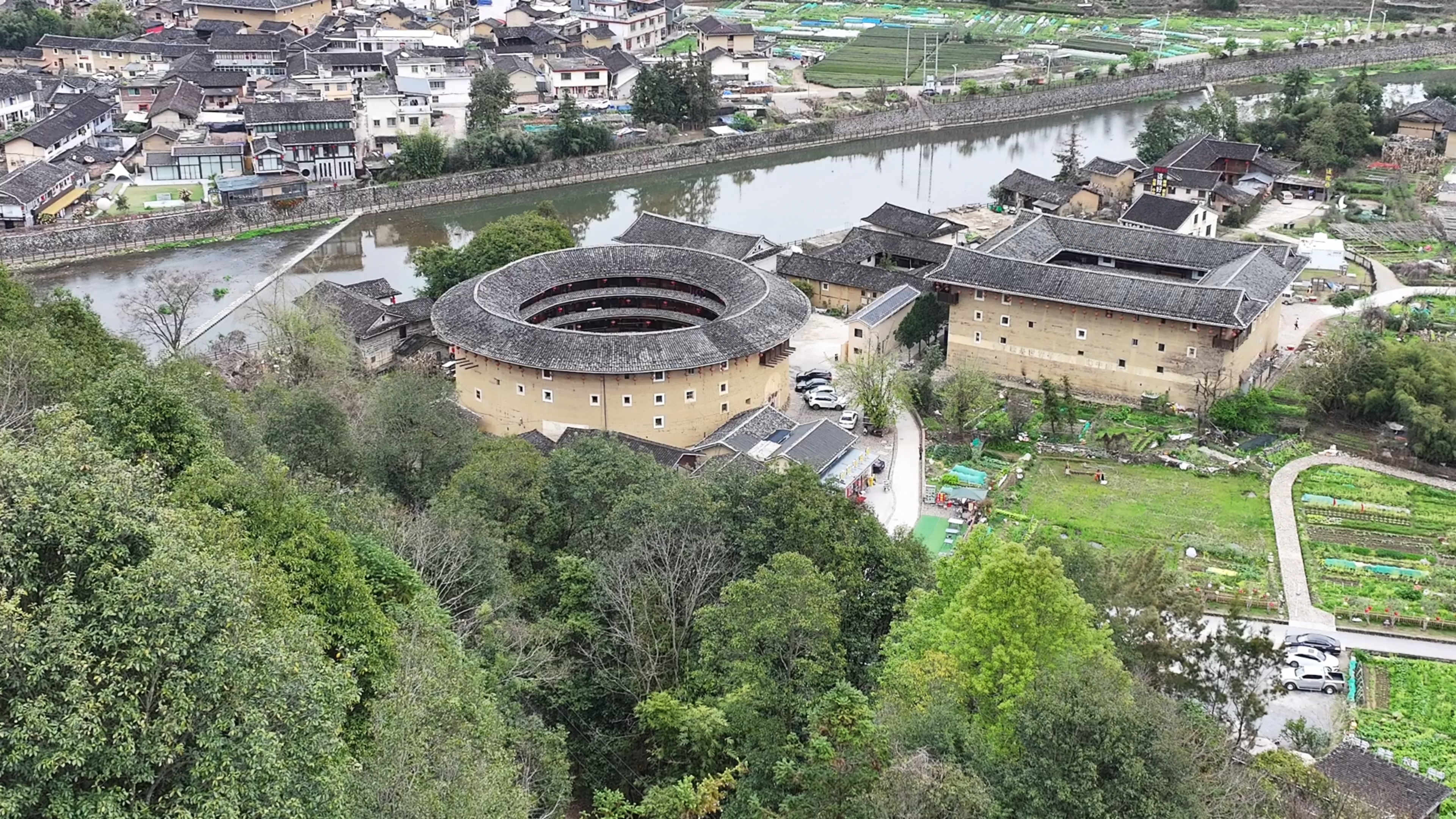 南靖县土楼活化利用项目中的翠美楼和进士楼(杨新栋 摄)