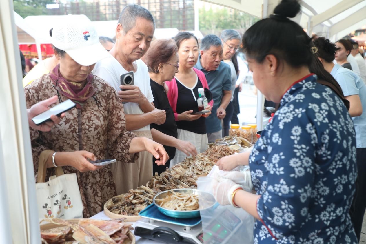 产品市集展示区(何美娴 摄)