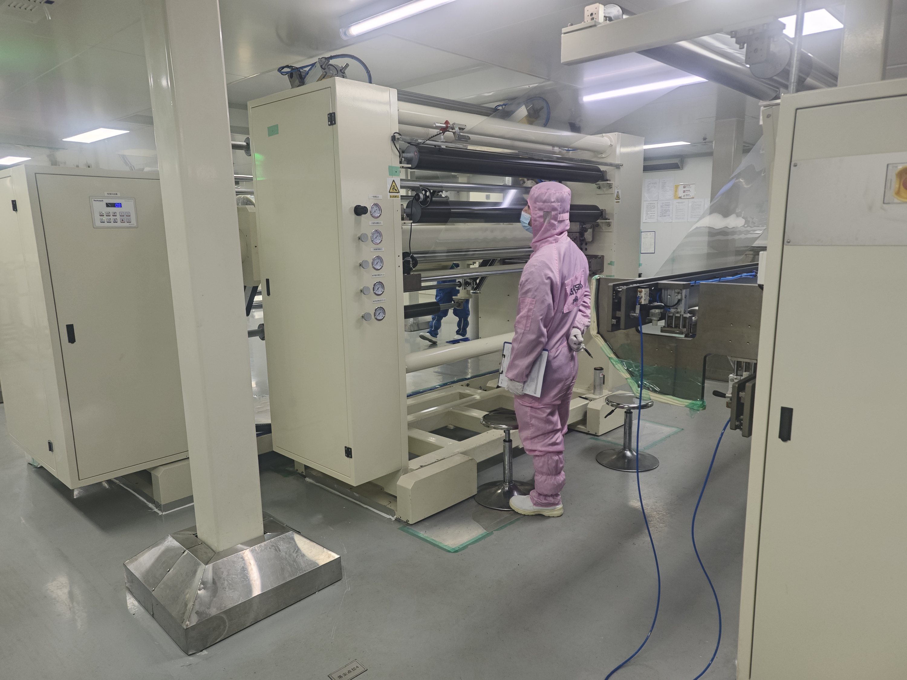 浙江锦德光电有限公司生产车间一角(成超 摄)